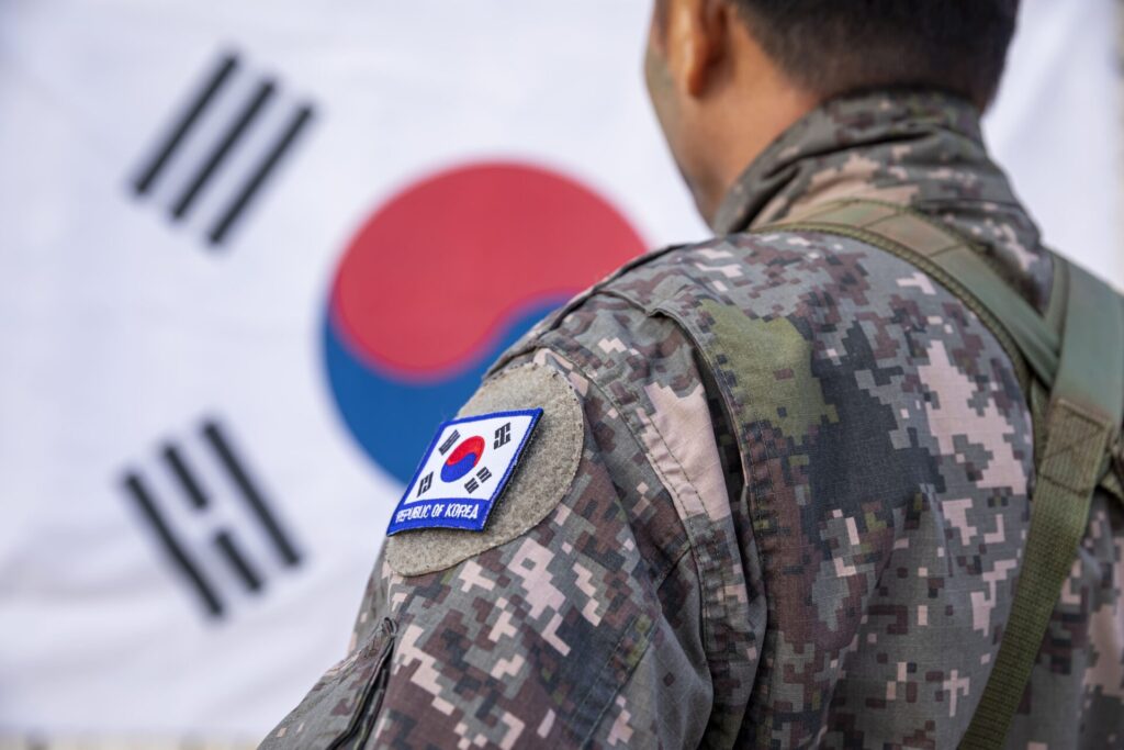 군인 성희롱 처벌-군인뒷모습